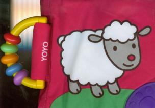 Okładka książki Książeczka szeleszcząca z grzechotką - Owca