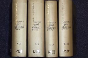 Opakowanie Uniwersalny słownik języka polskiego PWN Tom 1-4 + CD