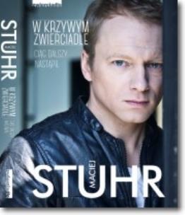 W krzywym zwierciadle. Ciąg dalszy nastąpi. Autor: Maciej Stuhr. Multiszop.pl Okładka książki W krzywym zwierciadle. Ciąg dalszy nastąpi