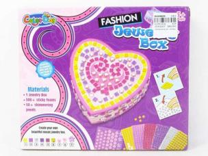 Okładka książki SZKATUŁKA SERDUSZKO DO OZDABIANIA 21 x 18 CM.