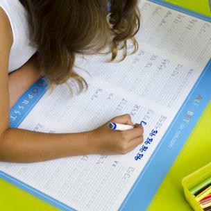 Okładka książki PODKŁADKA NA BIURKO DWUSTRONNA + PISAK ALFABET 