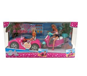 Opakowanie Steffi w kabriolecie i na skuterze