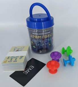 Apomubeli. Kosmiczne Sylaby. Wydawca: Centrum Metody Krakowskiej. Multiszop.pl Opakowanie Apomubeli. Kosmiczne Sylaby