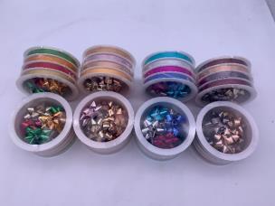 Opakowanie Zestaw wstążek z rozetkami - 4 wstążki: 1cm x 4m + 6 rozetek 4cm.