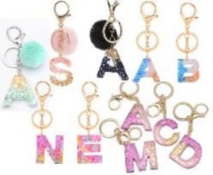 Opakowanie Brelok literka K MIX