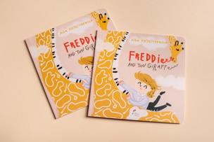 Okładka książki Frycek i żyrafa (wersja angielska)