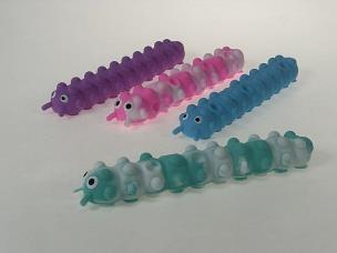 Opakowanie Gąsienica sensoryczna 26cm z przyssawkami MIX