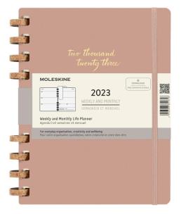 Kalendarz 2023 tyg./mies. 12MXL tw. Crush almond. Wydawca: Moleskine. Multiszop.pl Opakowanie Kalendarz 2023 tyg./mies. 12MXL tw. Crush almond