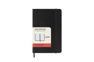 Kalendarz 2025 12M Moleskine P dzienny czarny 9x14. Wydawca: Moleskine. Multiszop.pl Opakowanie Kalendarz 2025 12M Moleskine P dzienny czarny 9x14