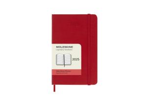 Kalendarz 2025 12M Moleskine P dzienny Scarlet Red 9x14. Wydawca: Moleskine. Multiszop.pl Opakowanie Kalendarz 2025 12M Moleskine P dzienny Scarlet Red 9x14
