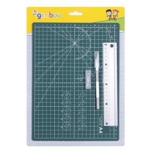 Mata do cięcia A4 + linijka aluminiowa 20cm, nożyk. Wydawca: Gimboo. Multiszop.pl Opakowanie Mata do cięcia A4 + linijka aluminiowa 20cm, nożyk