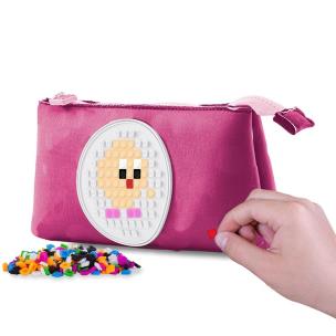 Neoprenowy piórnik na suwak świecący w ciemności. Wydawca: Cass Film. Multiszop.pl Opakowanie Neoprenowy piórnik na suwak świecący w ciemności