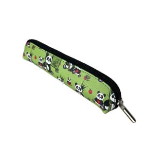 Piórnik mini Pandy i pandziorki. Wydawca: Bee-bee. Multiszop.pl Opakowanie Piórnik mini Pandy i pandziorki