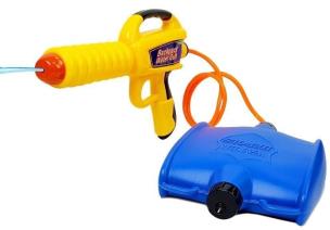 Pistolet na wodę ze zbiornikiem 1080ml. Wydawca: Leantoys. Multiszop.pl Opakowanie Pistolet na wodę ze zbiornikiem 1080ml