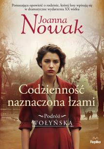 Podróż wołyńska Tom 4 Codzienność naznaczona łzami. Autor: Joanna Nowak. Multiszop.pl Okładka książki Podróż wołyńska Tom 4 Codzienność naznaczona łzami