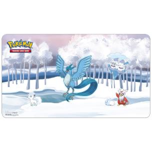 Pokémon: Gallery Series Frosted Forest Playmat. Wydawca: Rebel. Multiszop.pl Opakowanie Pokémon: Gallery Series Frosted Forest Playmat