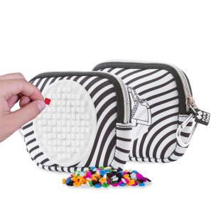 Saszetka na suwak Zebra Świecący w Ciemności. Wydawca: Cass Film. Multiszop.pl Opakowanie Saszetka na suwak Zebra Świecący w Ciemności