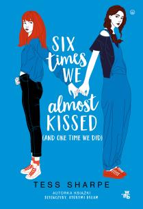 Six times we almost kissed (and one time we did). Autor: Tess Sharpe. Multiszop.pl Okładka książki Six times we almost kissed (and one time we did)