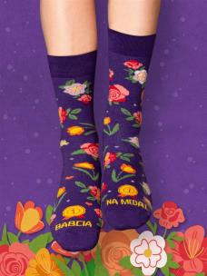 Skarpety długie Babcia na medal 36-40. Wydawca: Nadwyraz. Multiszop.pl Opakowanie Skarpety długie Babcia na medal 36-40