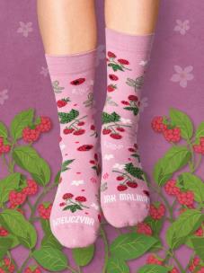 Skarpety dziewczyna jak malina 36-40. Autor: Nadwyraz.com. Multiszop.pl Okładka książki Skarpety dziewczyna jak malina 36-40