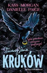 Stowarzyszenie kruków. Autor: Kass Morgan, Paige Danielle. Multiszop.pl Okładka książki Stowarzyszenie kruków