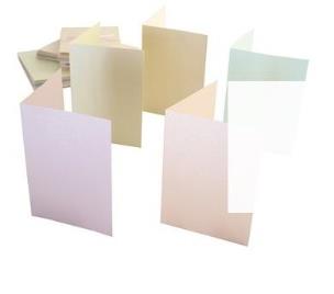 Zestaw kopert i kart A6 perłowe 50szt.. Wydawca: DP CRAFT. Multiszop.pl Opakowanie Zestaw kopert i kart A6 perłowe 50szt.