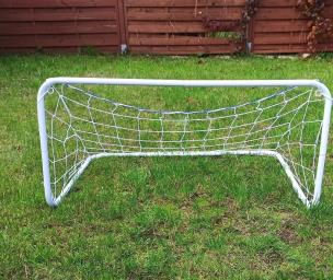 Bramka piłkarska metalowa 120x80x50cm. Wydawca: Ciuciubabka. Multiszop.pl Opakowanie Bramka piłkarska metalowa 120x80x50cm