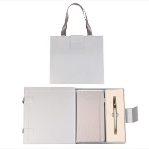 Długopis + notes Classic premium srebrno-złoty. Wydawca: CRESCO. Multiszop.pl Opakowanie Długopis + notes Classic premium srebrno-złoty