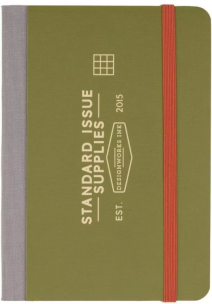 Dziennik kieszonkowy Standard Issue Army Green. Wydawca: Designworks Ink. Multiszop.pl Opakowanie Dziennik kieszonkowy Standard Issue Army Green