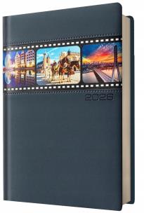 Kalendarz 2026 A5 dzienny granatowy miasta Polski. Wydawca: Evena. Multiszop.pl Opakowanie Kalendarz 2026 A5 dzienny granatowy miasta Polski