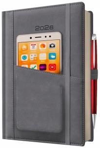 Kalendarz 2026 A5 dzienny z kieszonką i gumką. Wydawca: Evena. Multiszop.pl Opakowanie Kalendarz 2026 A5 dzienny z kieszonką i gumką