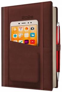 Kalendarz 2026 A5 dzienny z kieszonką i gumką. Wydawca: Evena. Multiszop.pl Opakowanie Kalendarz 2026 A5 dzienny z kieszonką i gumką