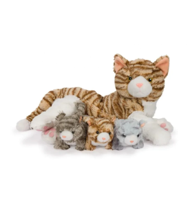 Kocia mama z 3 młodymi kotkami. Wydawca: Cozy Noxxiez. Multiszop.pl Opakowanie Kocia mama z 3 młodymi kotkami