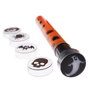 Latarka z nakładkami halloweenowe wzory. Wydawca: ARPEX. Multiszop.pl Opakowanie Latarka z nakładkami halloweenowe wzory