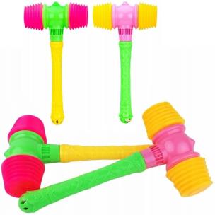 Młotek piszczący MIX. Wydawca: Trifox. Multiszop.pl Opakowanie Młotek piszczący MIX