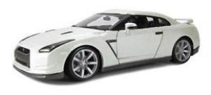 Opakowanie Nissan GT-R R35 1:18 biały BBURAGO