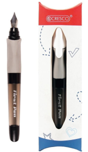 Pióro wieczne First Pen 1 do nauki pisania czarne. Wydawca: CRESCO. Multiszop.pl Opakowanie Pióro wieczne First Pen 1 do nauki pisania czarne