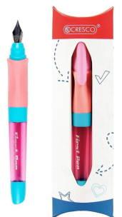 Pióro wieczne First Pen 4 do nauki pisania różowe. Wydawca: CRESCO. Multiszop.pl Opakowanie Pióro wieczne First Pen 4 do nauki pisania różowe