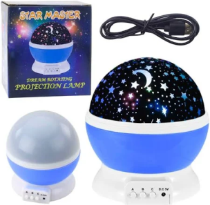 Projektor gwiazd obrotowy LED niebieski. Wydawca: Leantoys. Multiszop.pl Opakowanie Projektor gwiazd obrotowy LED niebieski