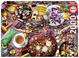 Puzzle 2000 Stół do szycia. Wydawca: Educa. Multiszop.pl Opakowanie Puzzle 2000 Stół do szycia