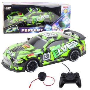 Samochód sportowy R/C z dżwiękiem zielony. Wydawca: Leantoys. Multiszop.pl Opakowanie Samochód sportowy R/C z dżwiękiem zielony