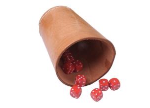 Opakowanie Skórzany kubek do kości