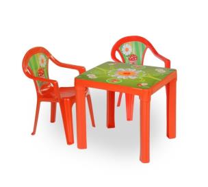 Stolik i dwa krzesła czerwony. Wydawca: 3toysm. Multiszop.pl Opakowanie Stolik i dwa krzesła czerwony