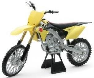 Suzuki RM-Z450 1:6. Wydawca: Daffi. Multiszop.pl Opakowanie Suzuki RM-Z450 1:6