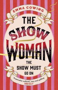 THE SHOW WOMAN wer. angielska. Autor: Emma Cowing. Multiszop.pl Okładka książki THE SHOW WOMAN wer. angielska