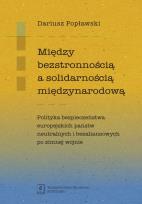 Okładka książki Między bezstronnością a solidarnością międzynarodową