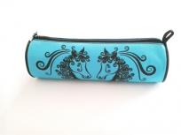 Okładka książki Piórnik POL 054 z nadrukiem Konie MESIO.pl