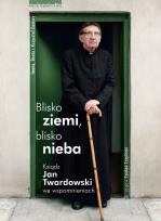 Okładka książki Blisko ziemi, blisko nieba. Ks. J.Twardowski ...