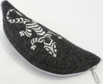 Okładka książki Piórnik POL 082 filcowy salamandra MESIO.pl