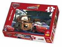 Okładka książki Puzzle 30 Auta Na stacji benzynowej TREFL